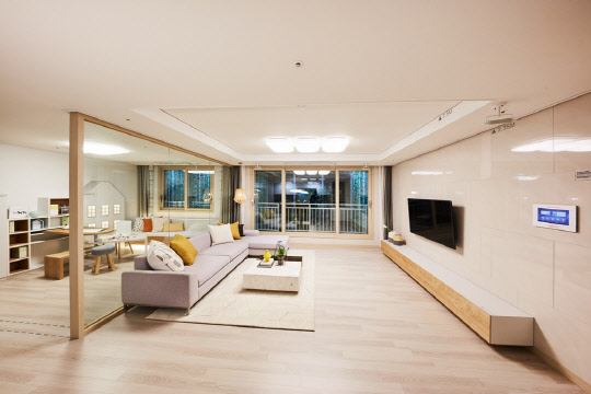 동탄2아이파크 전용 84㎡ 거실전경.